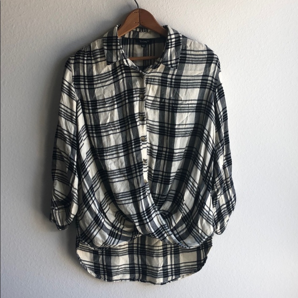 SCOUT & Molly ✨ TOLANI Tuck Plaid Sleeve Flannel